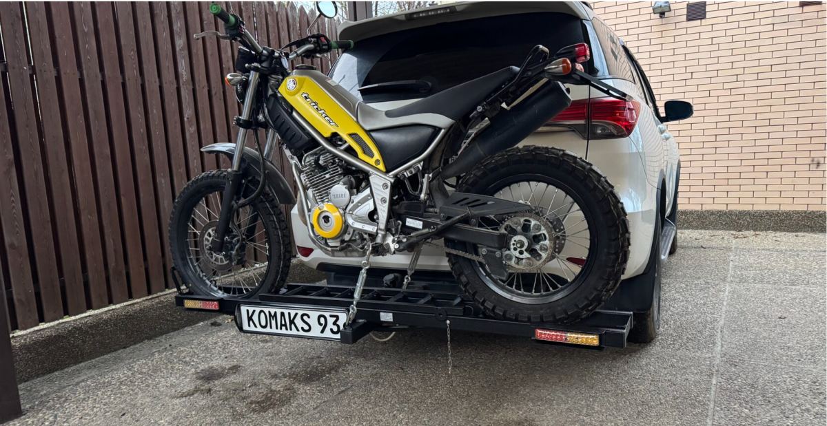 Мотоподвес WeKing с мотоциклом Yamaha Tricker